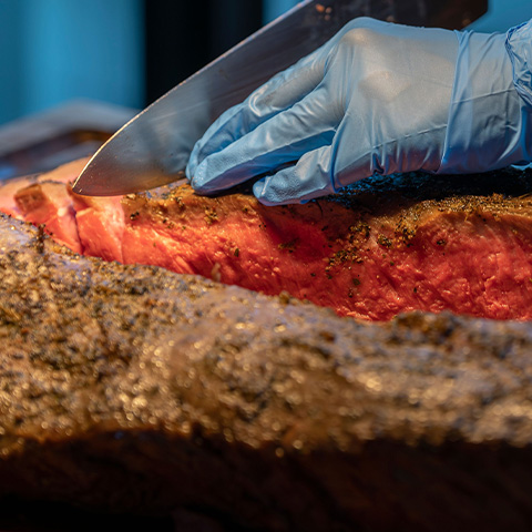 chef-slicing-roast-beef-2025-02-09-21-00-48-utc